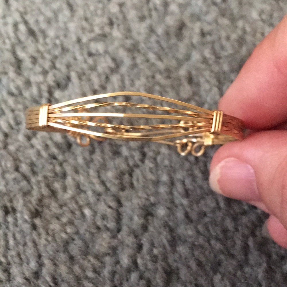 Gold tone child size bracket